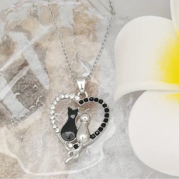 Jewelry - Cat heart necklace